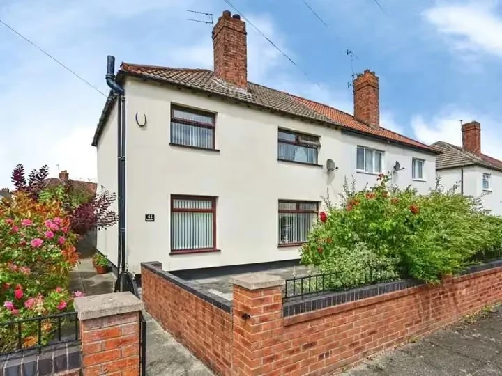 Hardinge Road L19 property exterior used in a completed KRONATRIX property-marketing website project